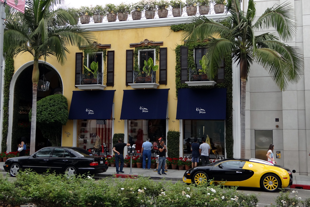 Custom Yellow & Black Bugatti Veyron Spotted in Beverly Hills - Zero To ...